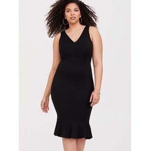 BLACK PONTE SLEEVELESS DRESS